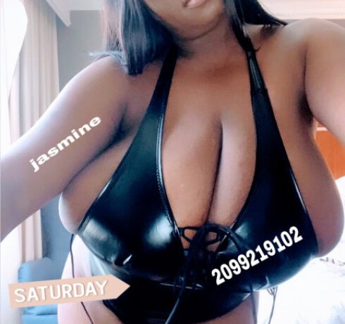 Jasminethehottie Come let me breastfeed you big black 44 j t!tts available now #GotMilk