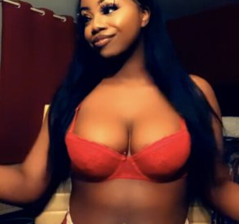 Chocolate_crystal HEY DADDY 💦💦💦 Im wet just thinking about 😘come spend some time with me